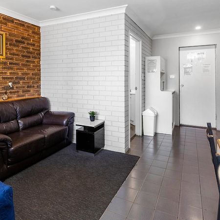 Leichhardt Motor Inn Тувумба Экстерьер фото