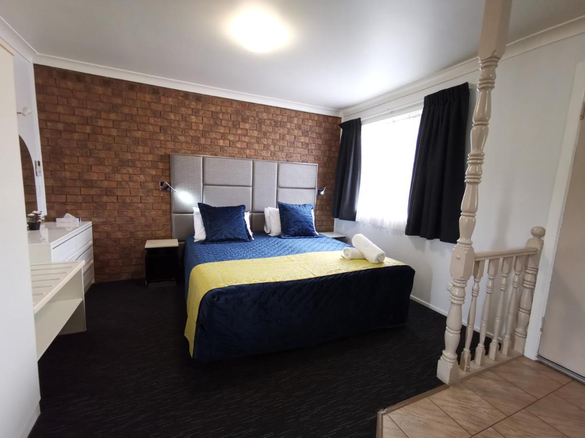 Leichhardt Motor Inn Тувумба Экстерьер фото