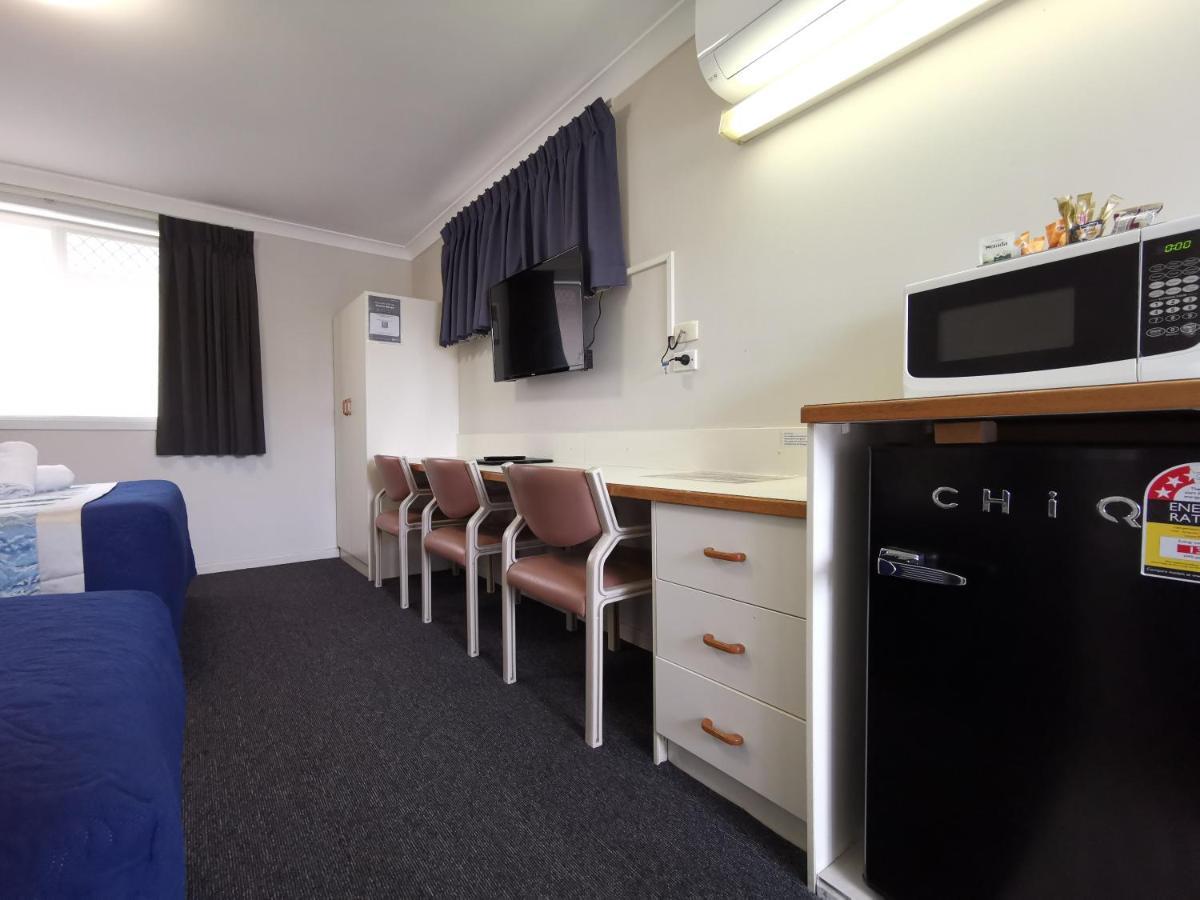 Leichhardt Motor Inn Тувумба Экстерьер фото