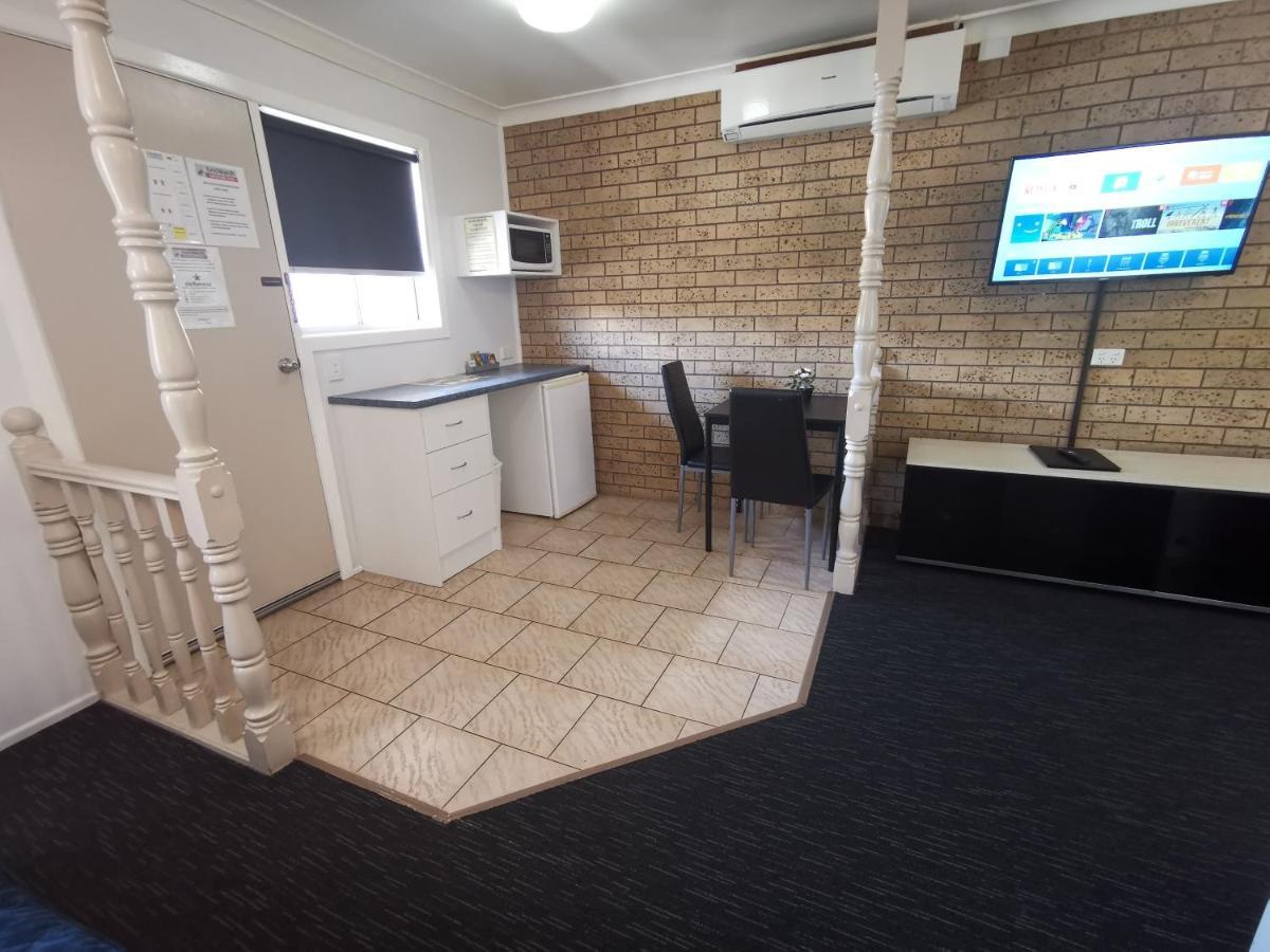 Leichhardt Motor Inn Тувумба Экстерьер фото