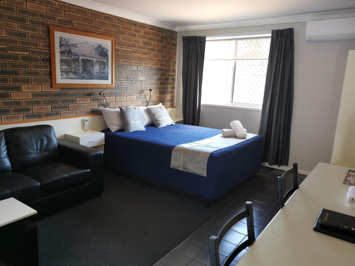 Leichhardt Motor Inn Тувумба Экстерьер фото