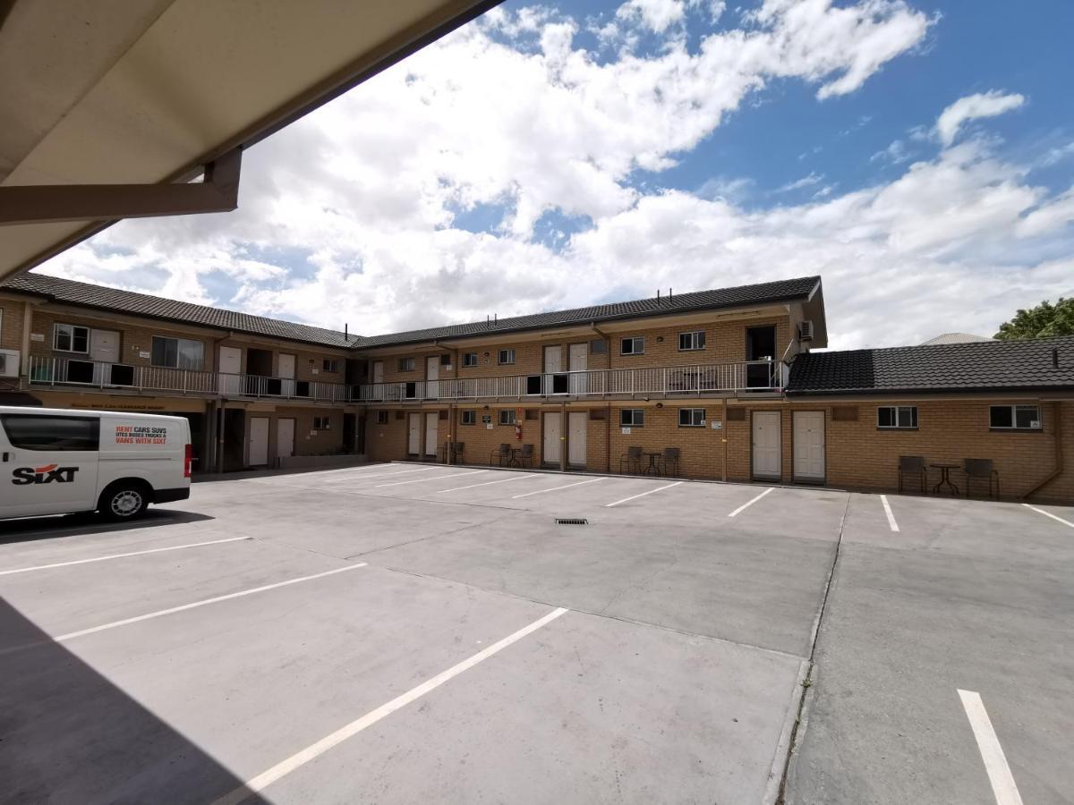 Leichhardt Motor Inn Тувумба Экстерьер фото