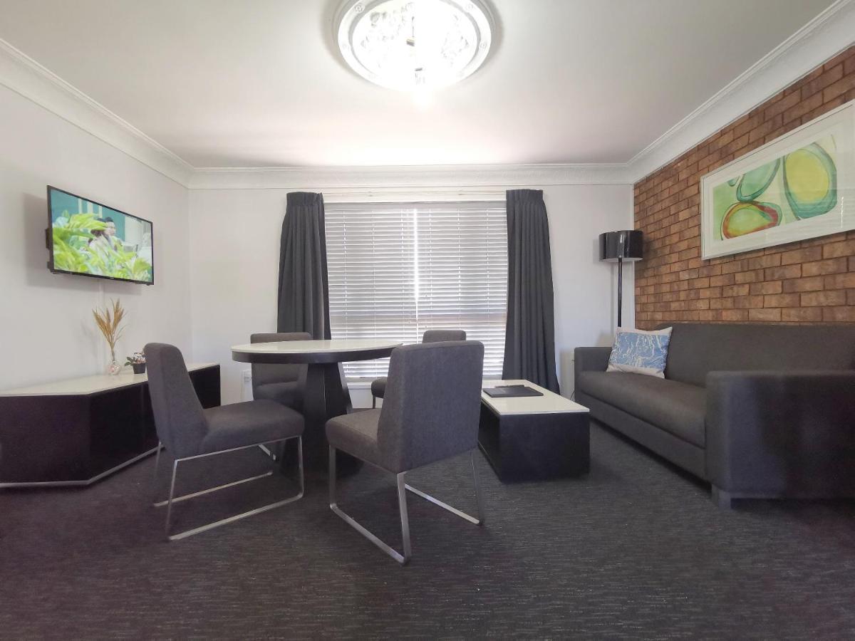Leichhardt Motor Inn Тувумба Экстерьер фото