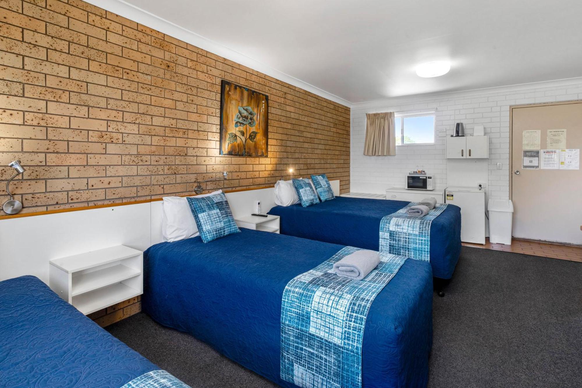 Leichhardt Motor Inn Тувумба Экстерьер фото
