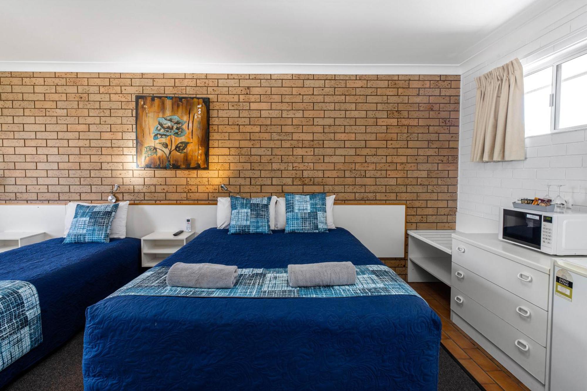 Leichhardt Motor Inn Тувумба Экстерьер фото