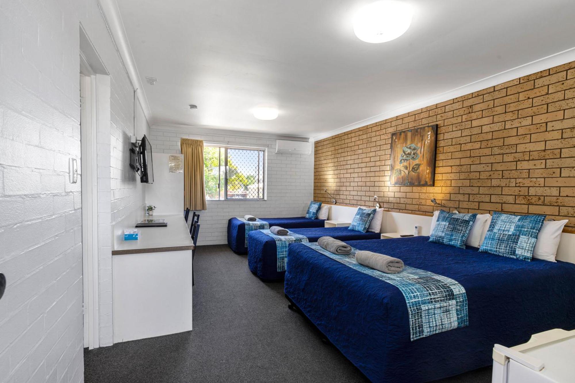 Leichhardt Motor Inn Тувумба Экстерьер фото