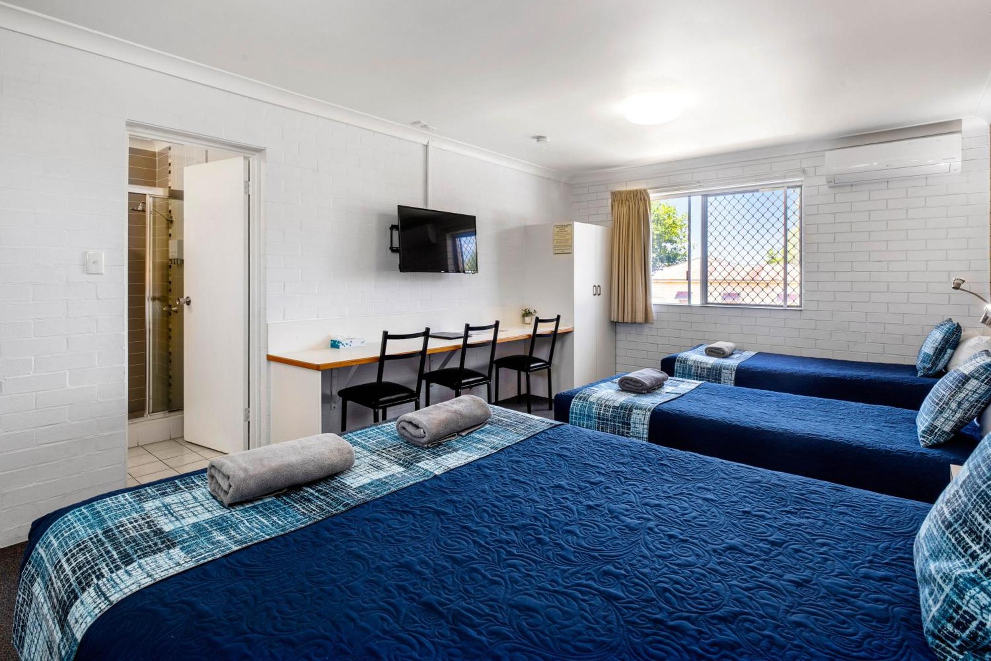 Leichhardt Motor Inn Тувумба Экстерьер фото