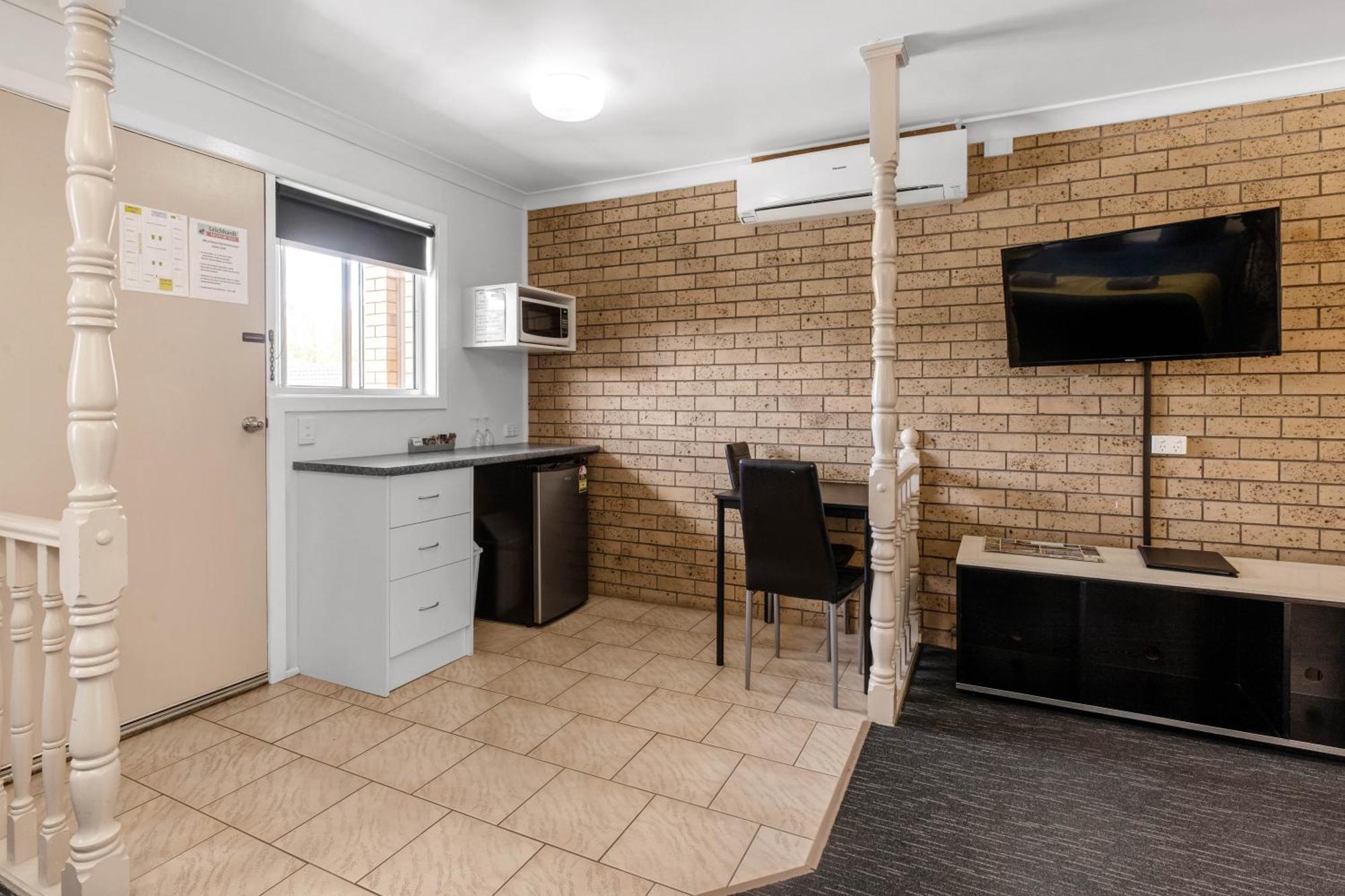 Leichhardt Motor Inn Тувумба Экстерьер фото