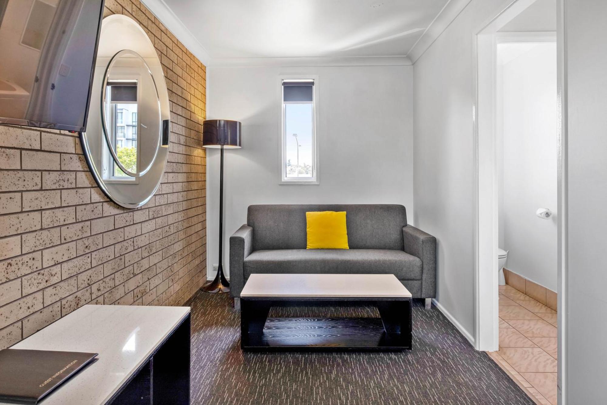 Leichhardt Motor Inn Тувумба Экстерьер фото