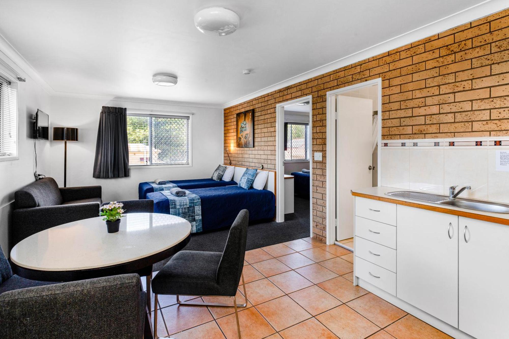 Leichhardt Motor Inn Тувумба Экстерьер фото