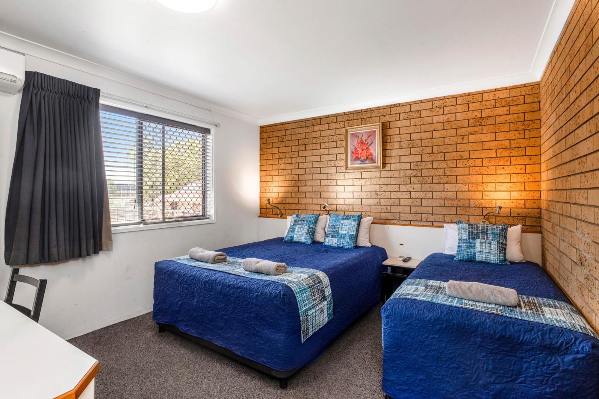 Leichhardt Motor Inn Тувумба Экстерьер фото