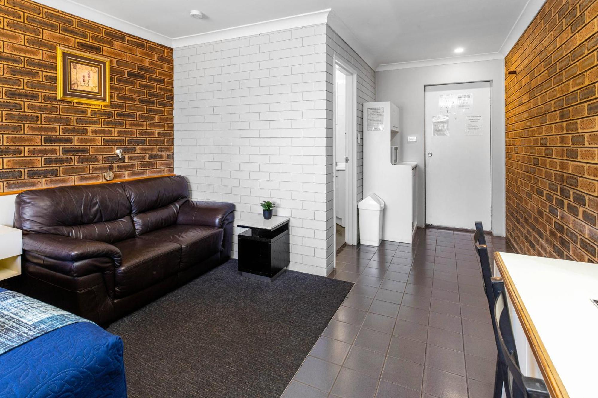 Leichhardt Motor Inn Тувумба Экстерьер фото