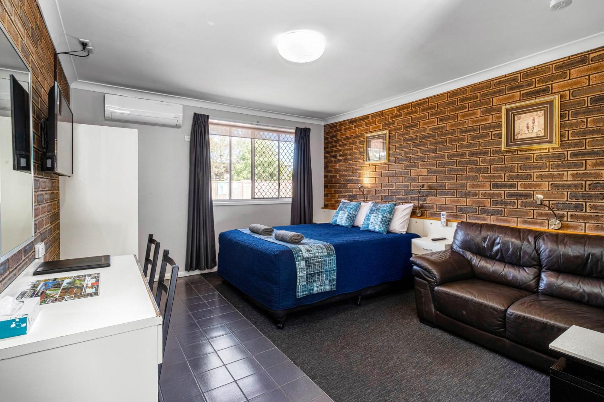 Leichhardt Motor Inn Тувумба Экстерьер фото