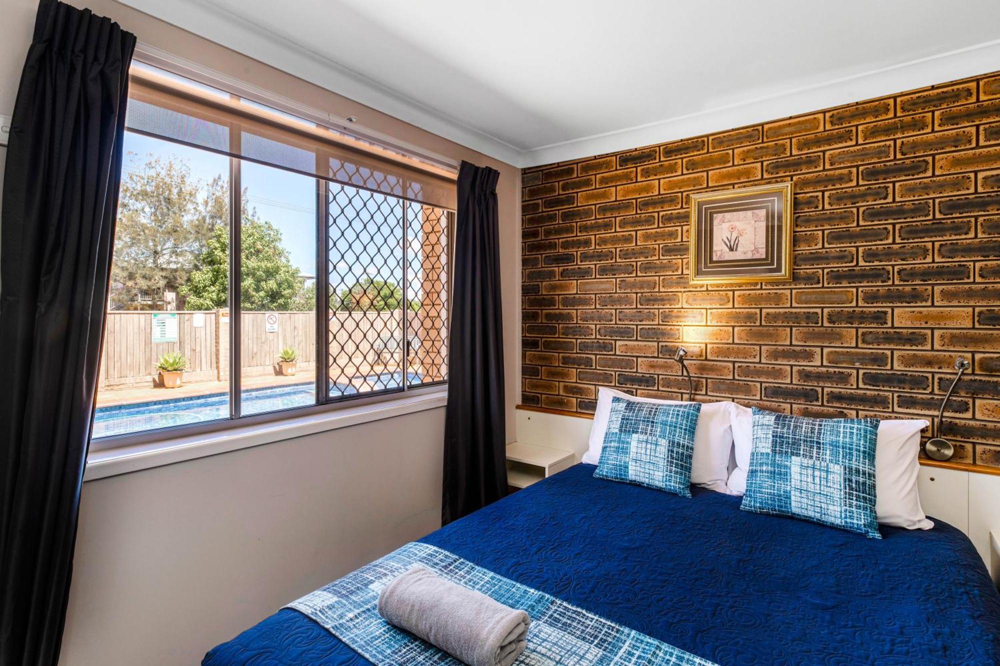 Leichhardt Motor Inn Тувумба Экстерьер фото