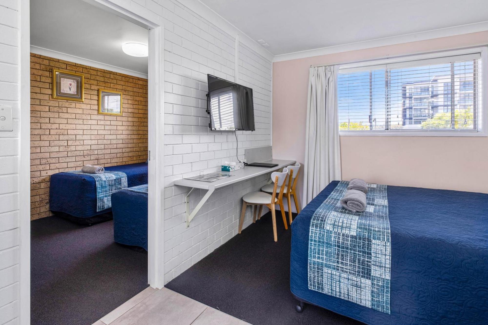 Leichhardt Motor Inn Тувумба Экстерьер фото