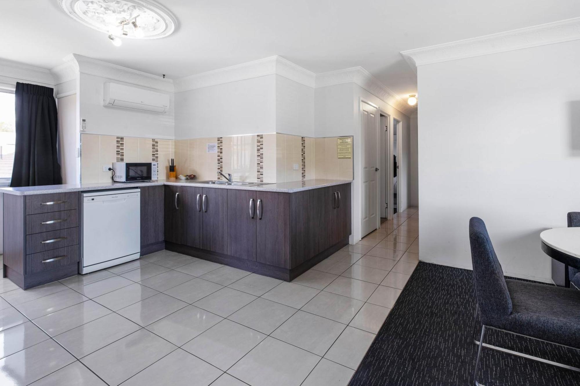 Leichhardt Motor Inn Тувумба Экстерьер фото