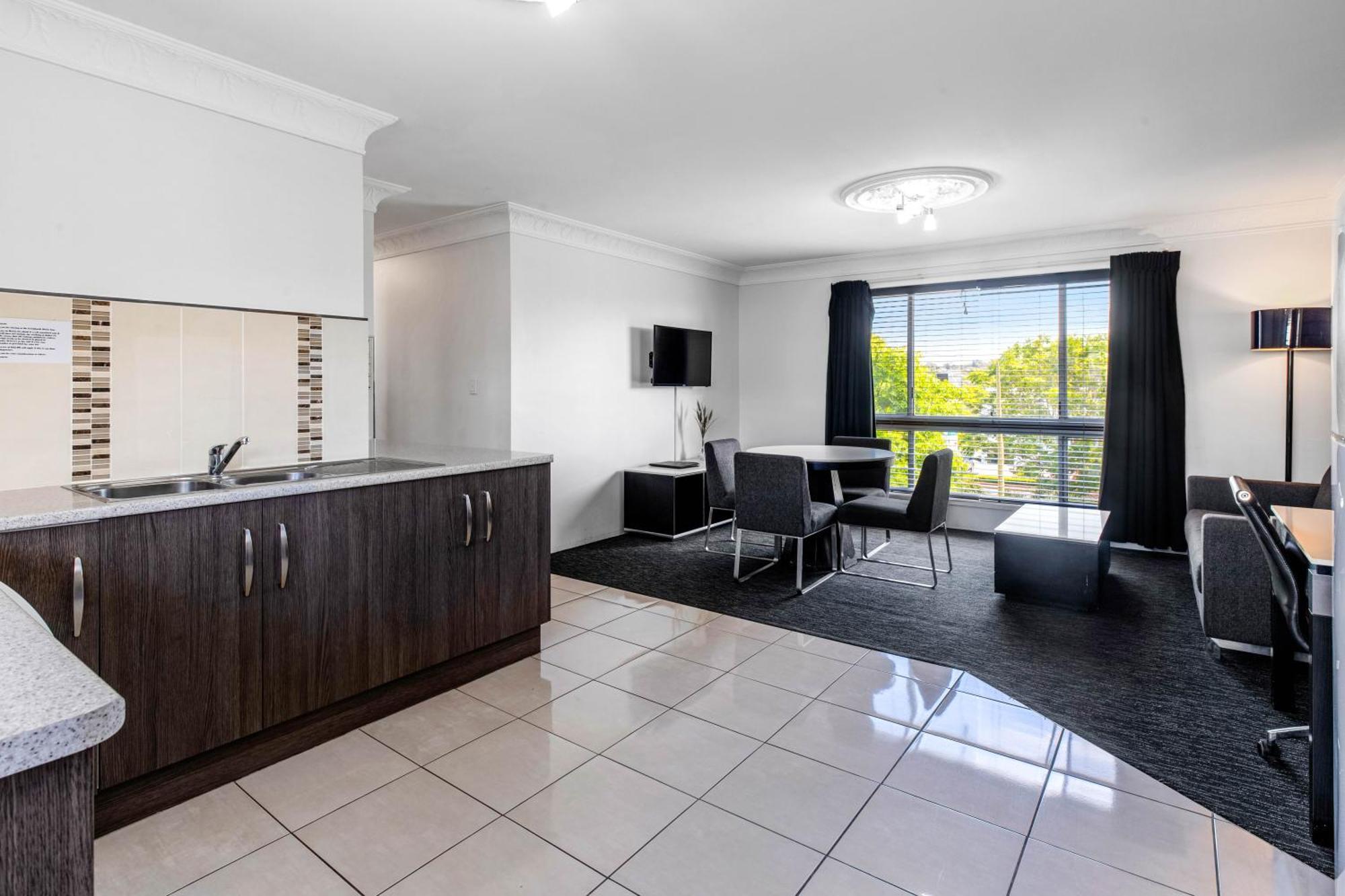 Leichhardt Motor Inn Тувумба Экстерьер фото