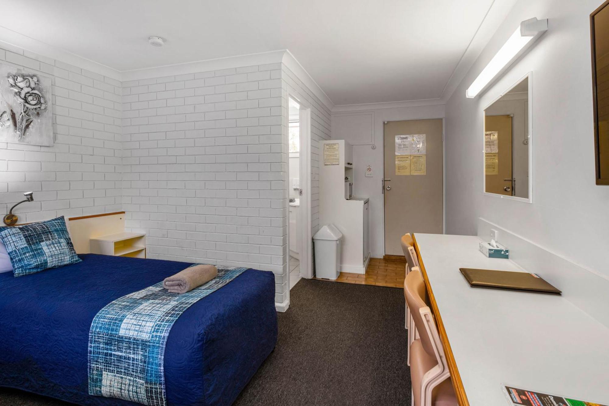 Leichhardt Motor Inn Тувумба Экстерьер фото