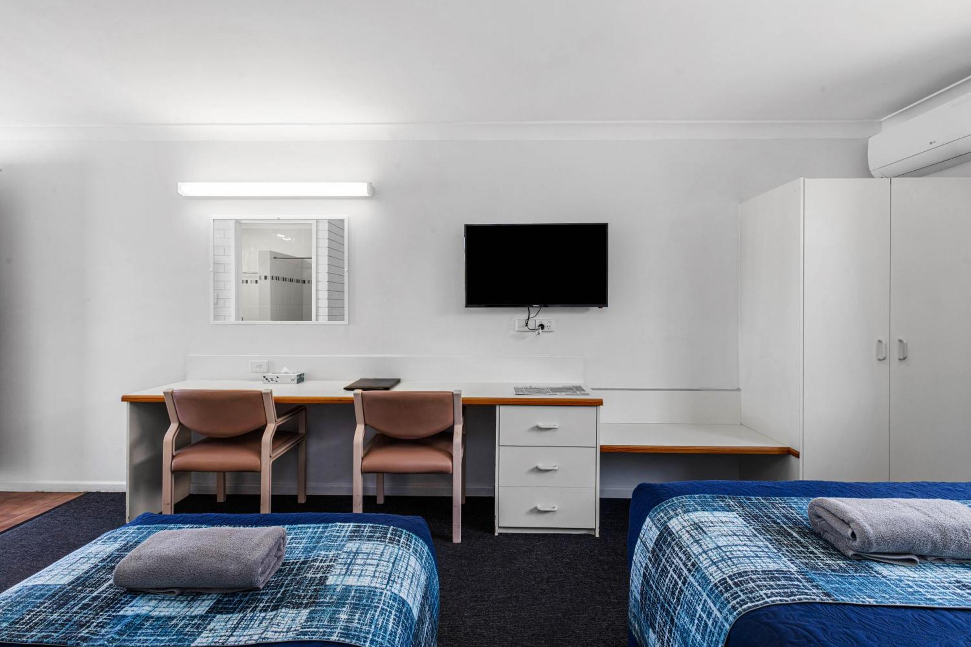 Leichhardt Motor Inn Тувумба Экстерьер фото