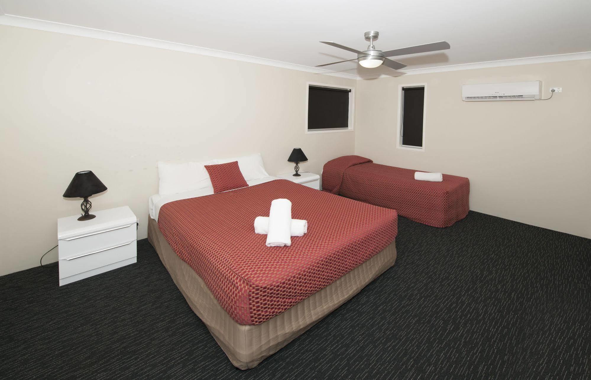 Leichhardt Motor Inn Тувумба Экстерьер фото