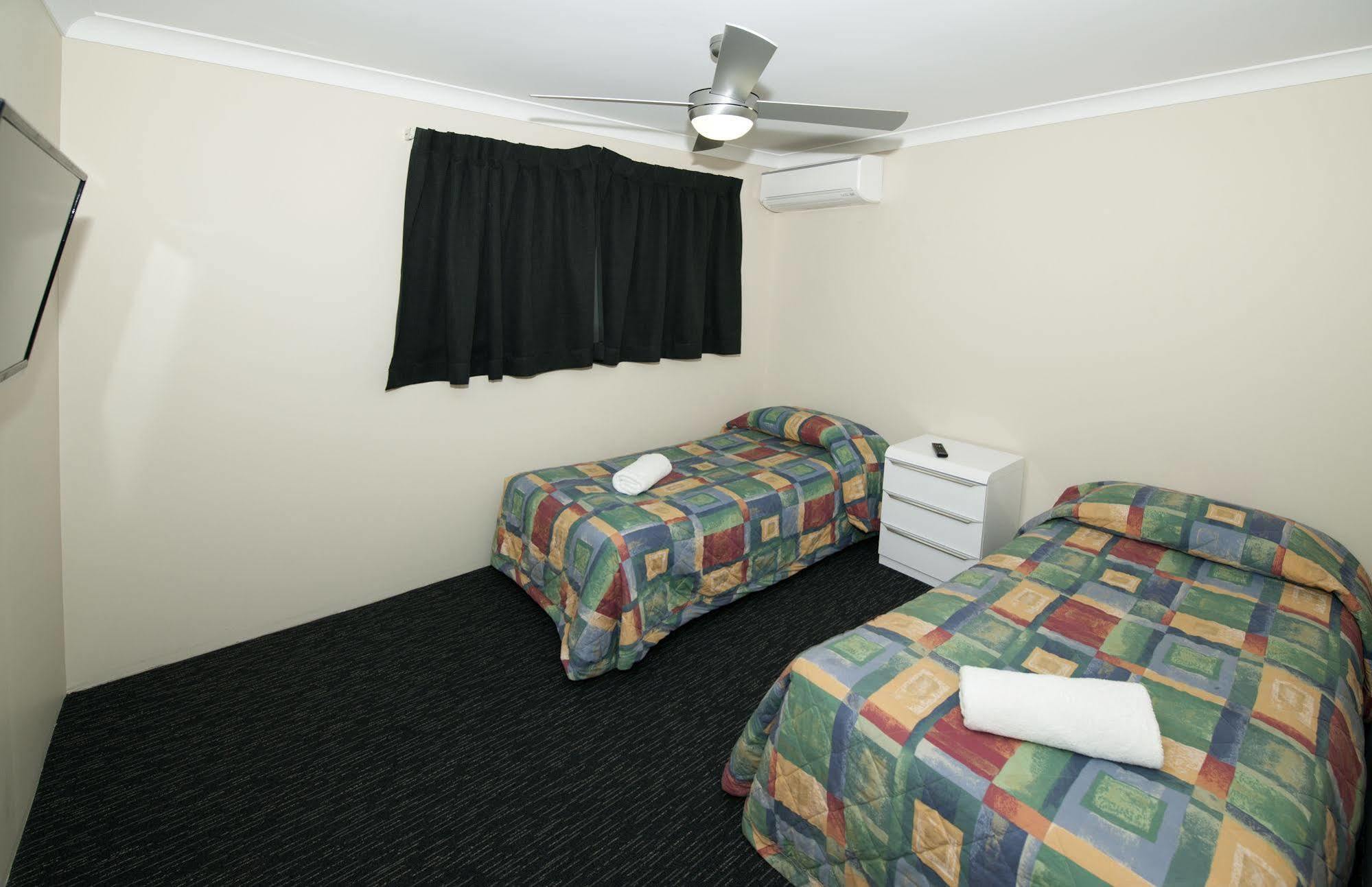 Leichhardt Motor Inn Тувумба Экстерьер фото